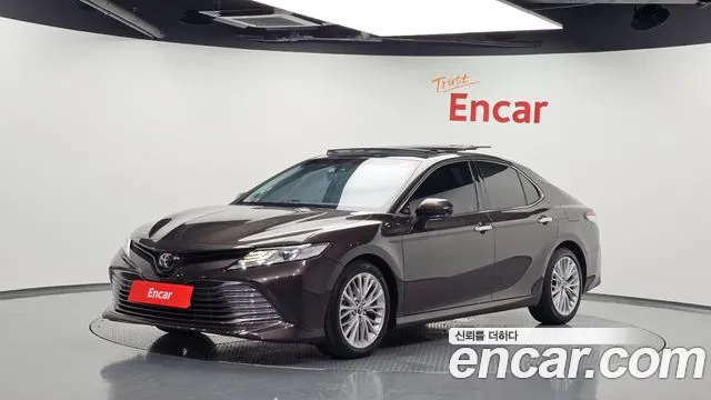 Toyota Camry 2018 — photo 1