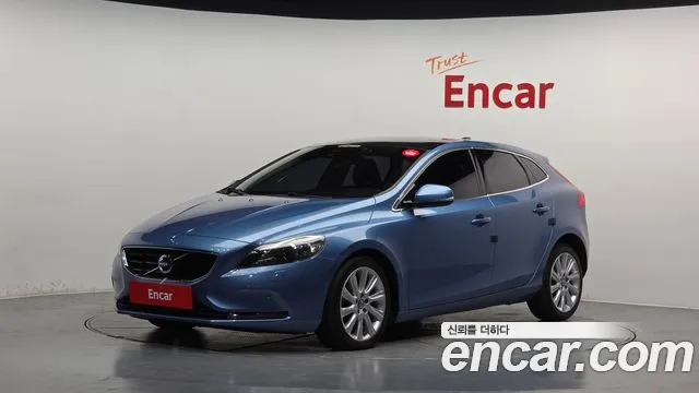 Volvo V40 2015 — photo 1