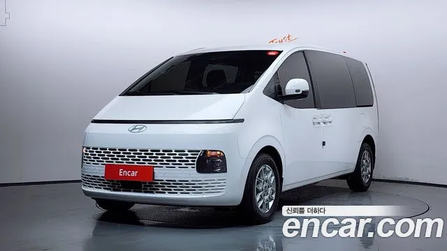 Hyundai Staria 2025 — photo 1