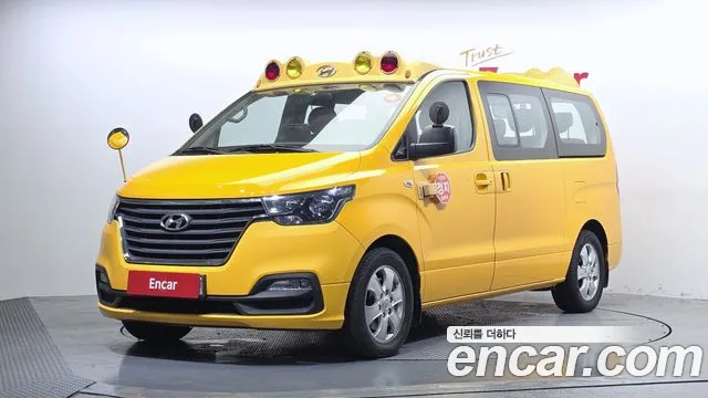 Hyundai Starex 2019 — photo 1