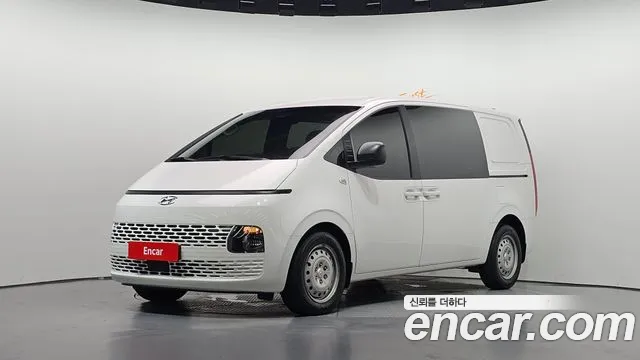 Hyundai Staria 2023 — photo 1