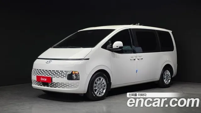 Hyundai Staria 2023 — photo 1