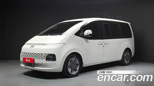 Hyundai Staria 2023 — photo 1