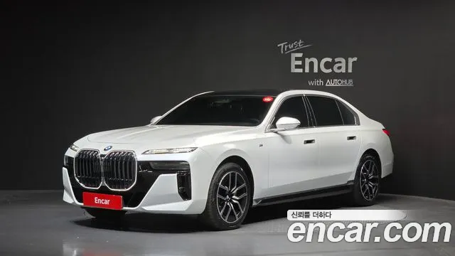 BMW 7-Series 2023 — photo 1