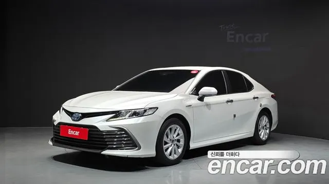 Toyota Camry 2022 — photo 1