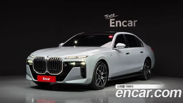 BMW 7-Series 2023 — photo 1