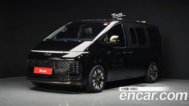 Hyundai Staria 2024 — photo 1