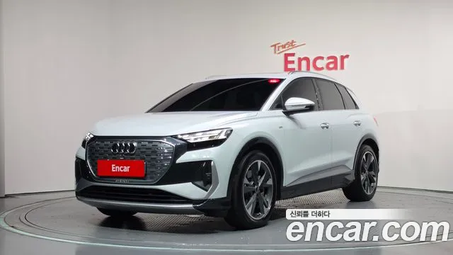 Audi Q4 e-tron 2022 — photo 1