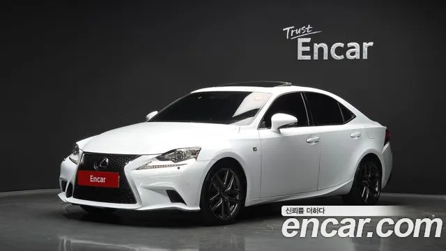 Lexus IS 2014 — photo 1