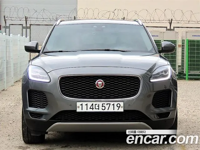 Jaguar E-PACE 2019 — photo 1