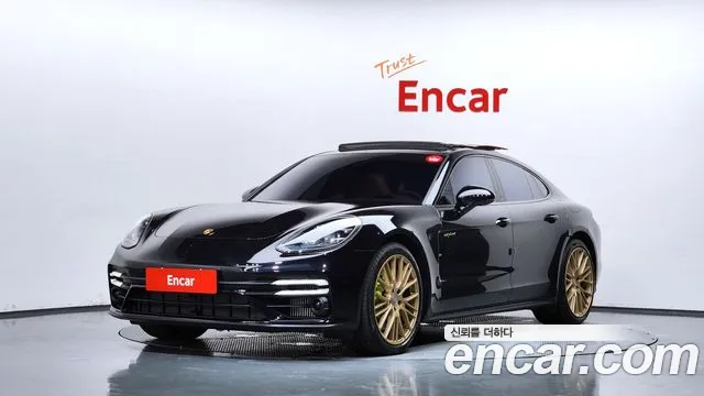 Porsche Panamera 2023 — photo 1