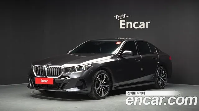 BMW 5-Series 2026 — photo 1
