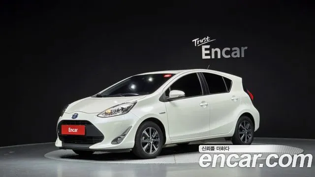 Toyota Prius 2019 — photo 1