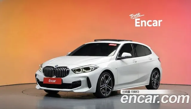 BMW 1-Series 2023 — photo 1