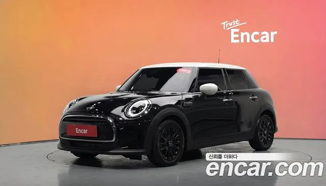 Mini Cooper 2024 — photo 1