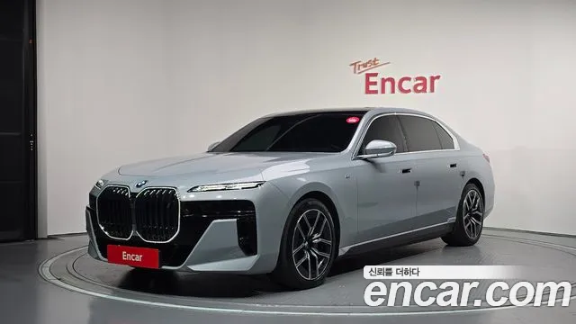 BMW i7 2023 — photo 1