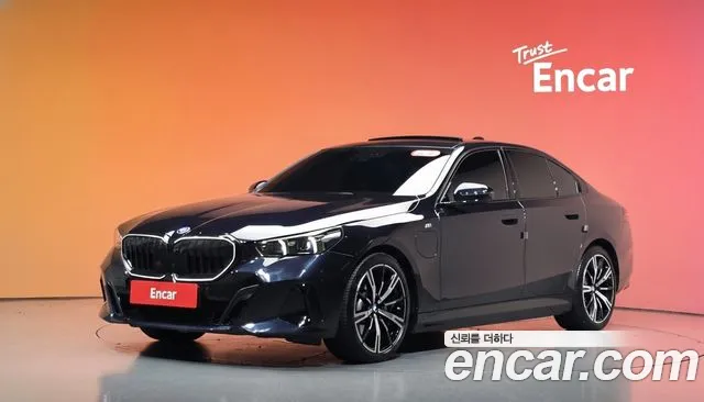BMW 5-Series 2025 — photo 1