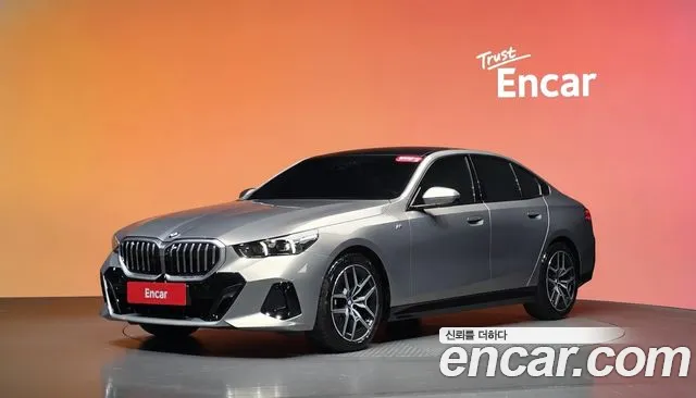 BMW 5-Series 2025 — photo 1