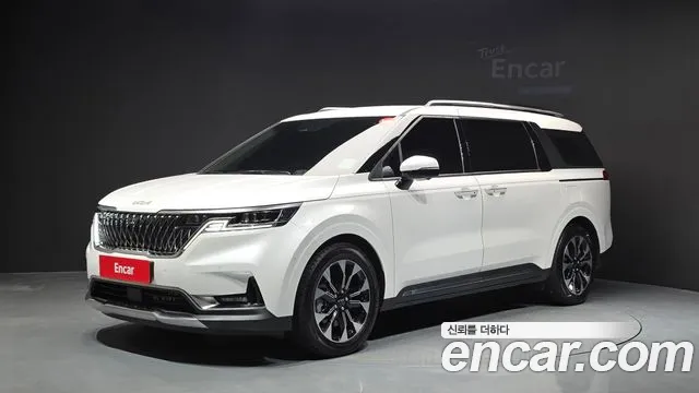 Kia Canival 2023 — photo 1
