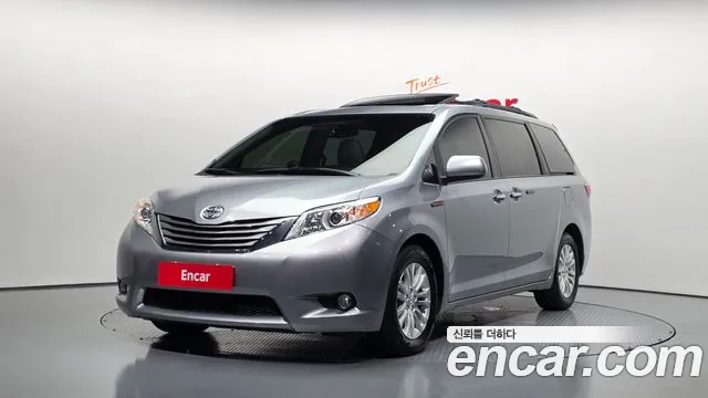 Toyota Sienna 2017 — photo 1