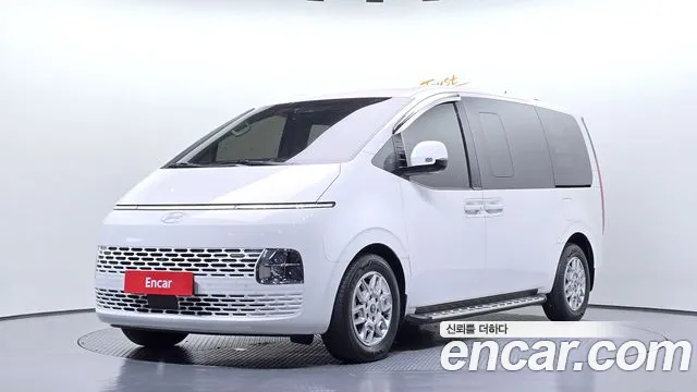 Hyundai Staria 2025 — photo 1