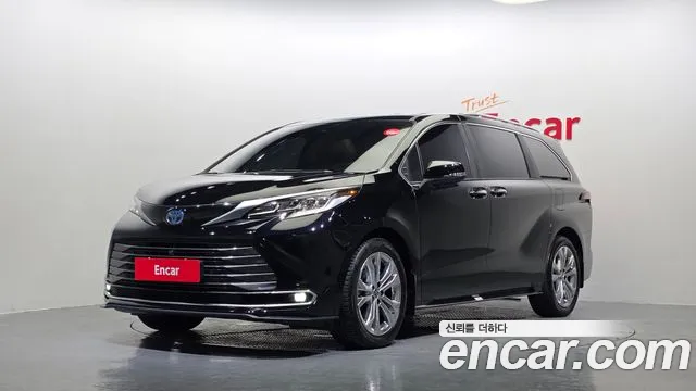 Toyota Sienna 2023 — photo 1