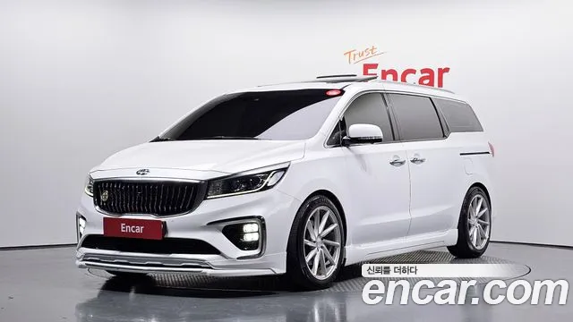 Kia Canival 2019 — photo 1