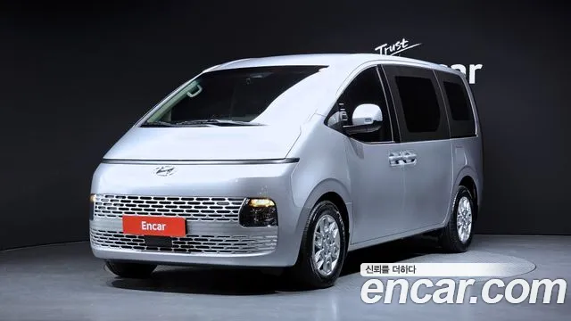 Hyundai Staria 2022 — photo 1