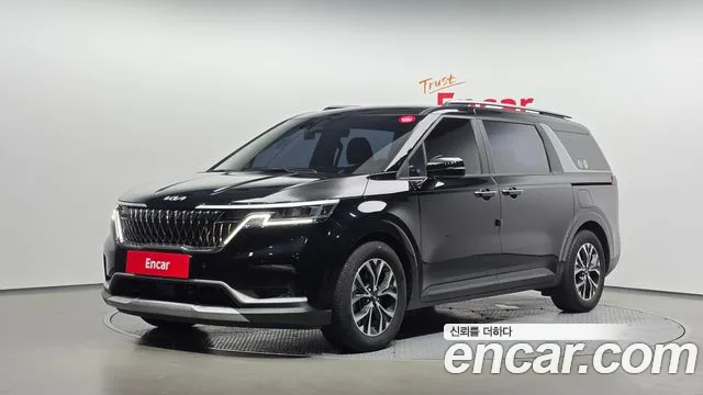 Kia Canival 2023 — photo 1