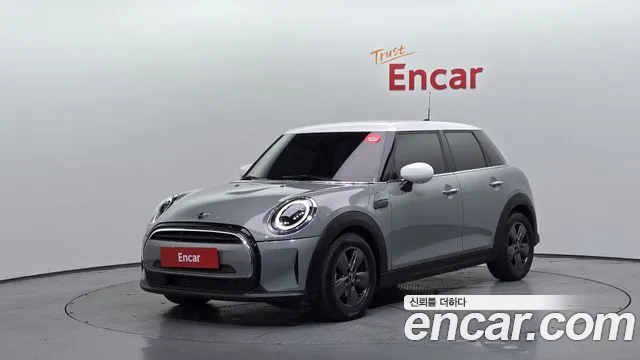 Mini Cooper 2023 — photo 1