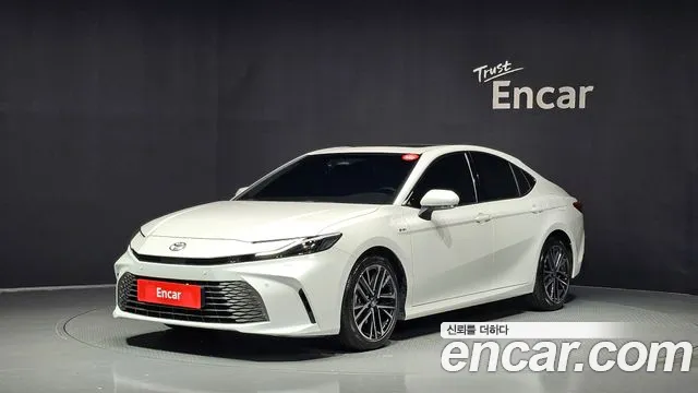 Toyota Camry 2025 — photo 1