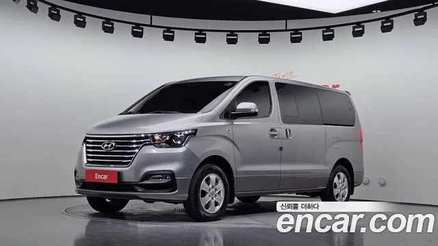 Hyundai Starex 2019 — photo 1