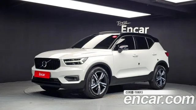 Volvo XC40 2021 — photo 1
