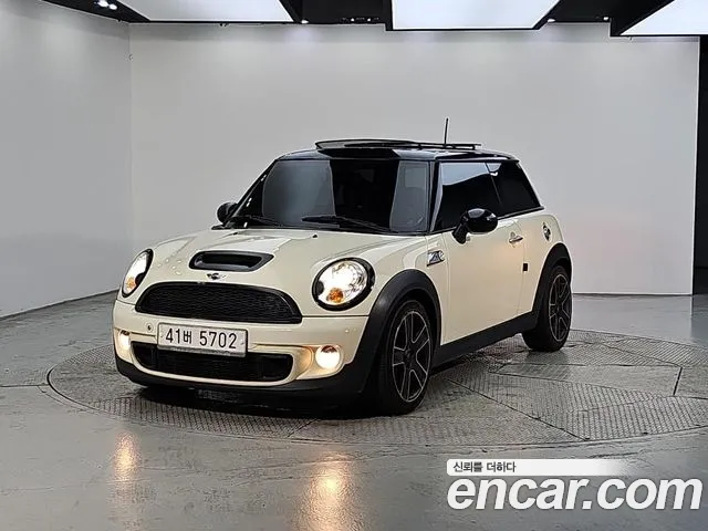 Mini Cooper 2011 — photo 1