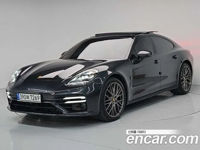 Porsche Panamera 2023 — photo 1