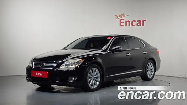 Lexus LS 2010 — photo 1