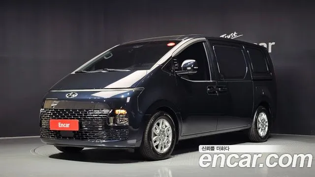 Hyundai Staria 2023 — photo 1