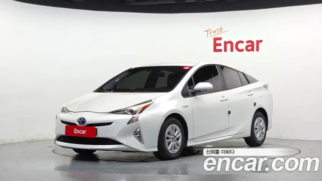 Toyota Prius 2016 — photo 1