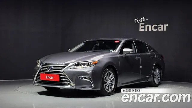 Lexus ES 2018 — photo 1