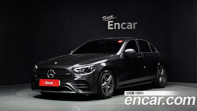 Mercedes-Benz E-Class 2023 — photo 1