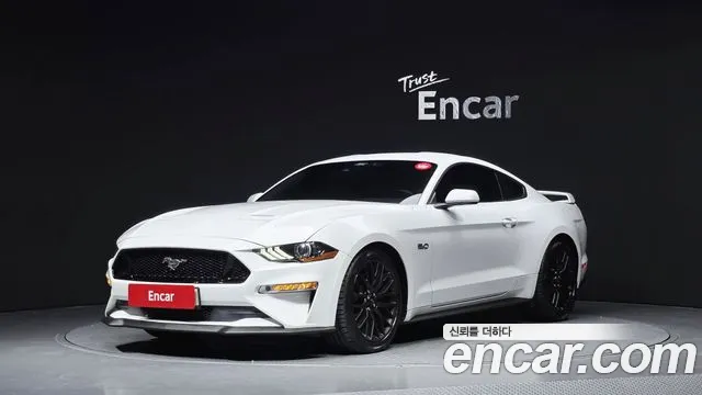 Ford Mustang 2022 — photo 1