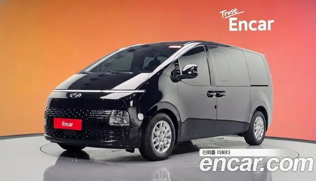Hyundai Staria 2023 — photo 1