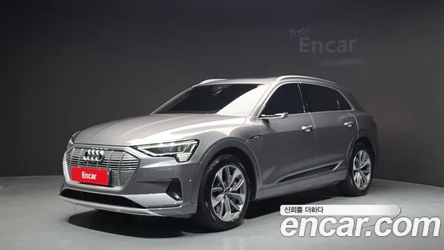 Audi e-tron 2022 — photo 1