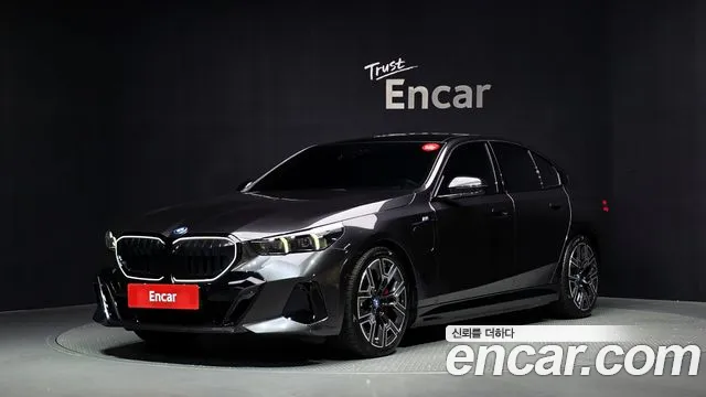 BMW 5-Series 2024 — photo 1