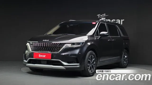Kia Canival 2023 — photo 1