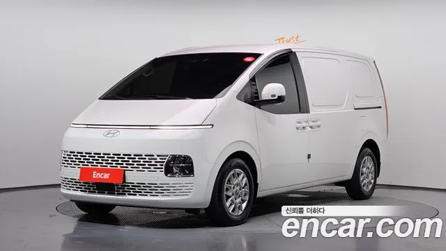 Hyundai Staria 2025 — photo 1