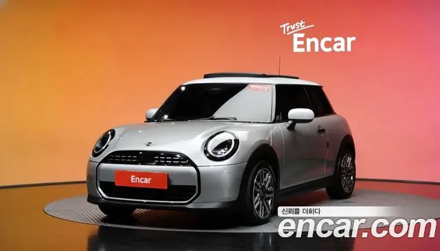 Mini Cooper 2025 — photo 1