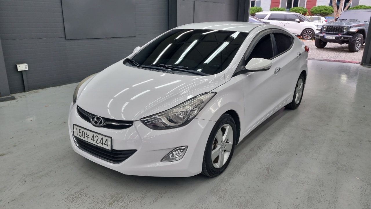 Hyundai AVANTE 2014 — photo 1