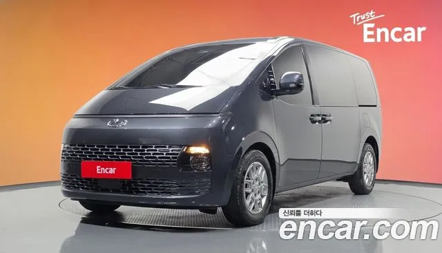 Hyundai Staria 2022 — photo 1