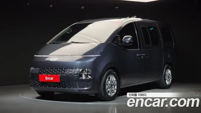 Hyundai Staria 2025 — photo 1